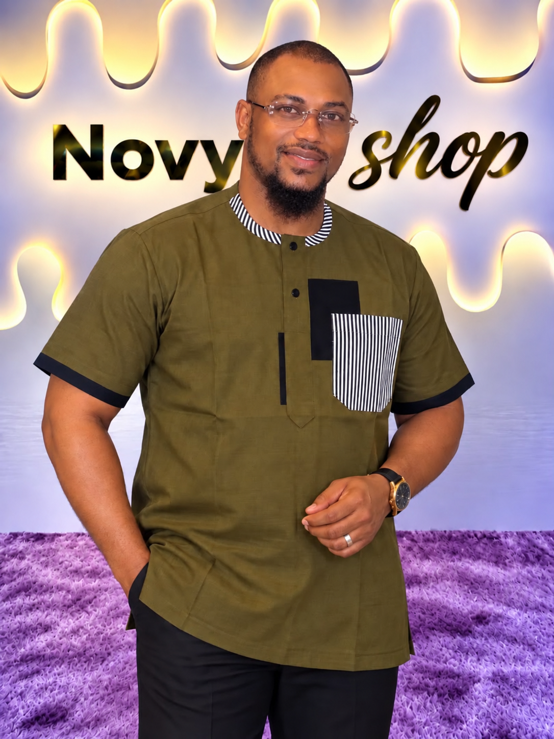 Chemise col rond homme vert kaki avec patchwork rayé noir et blanc